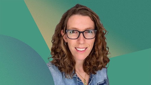 portrait d'Abbey Carlton, vice-présidente de l'impact social et de la durabilité chez Indeed
