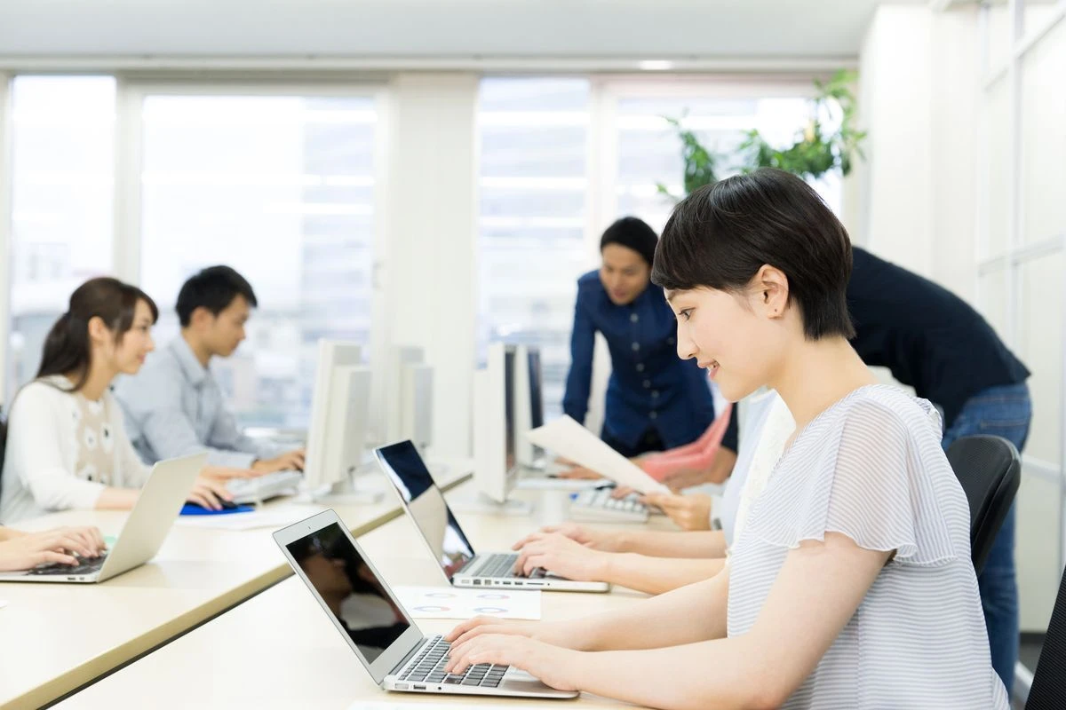 アルバイトと派遣労働の違いは？ メリットとデメリットを比較