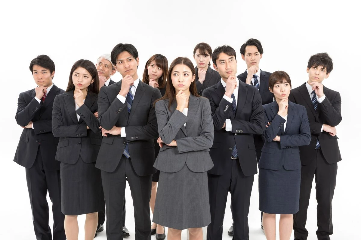 採用選考を辞退するか悩む応募者のイメージ