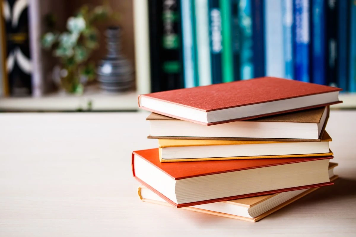 採用計画書を作る際に参考にしたい書籍のイメージ