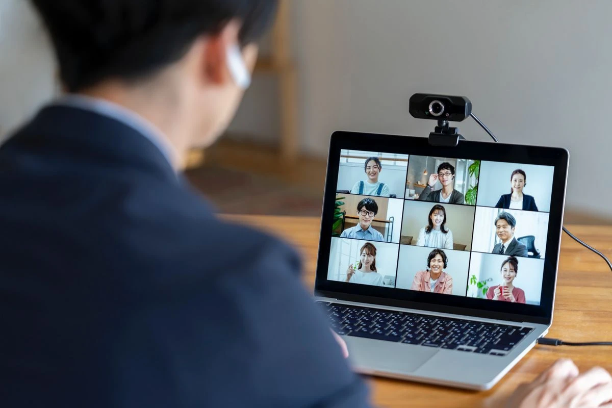 リモート会議をしている様子