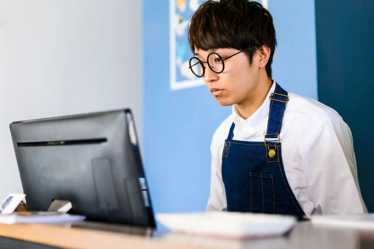 シフト作成をしている様子