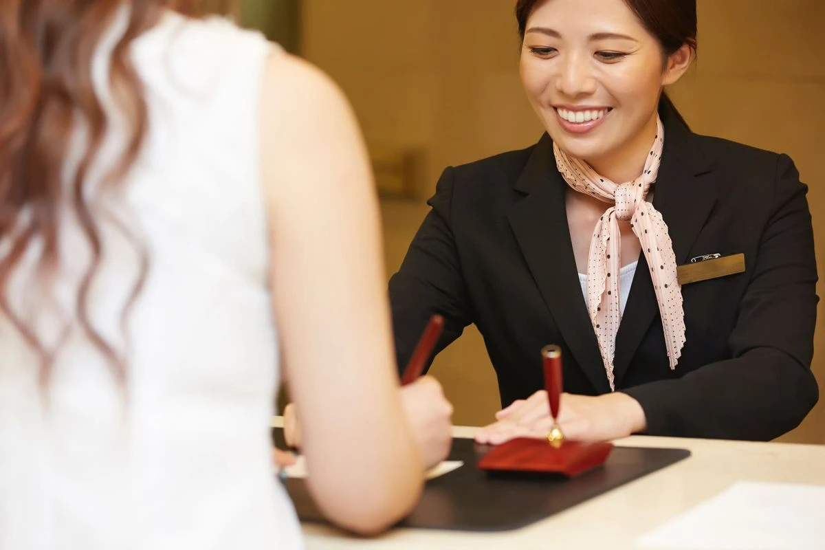 ホテルで働く女性のイメージ