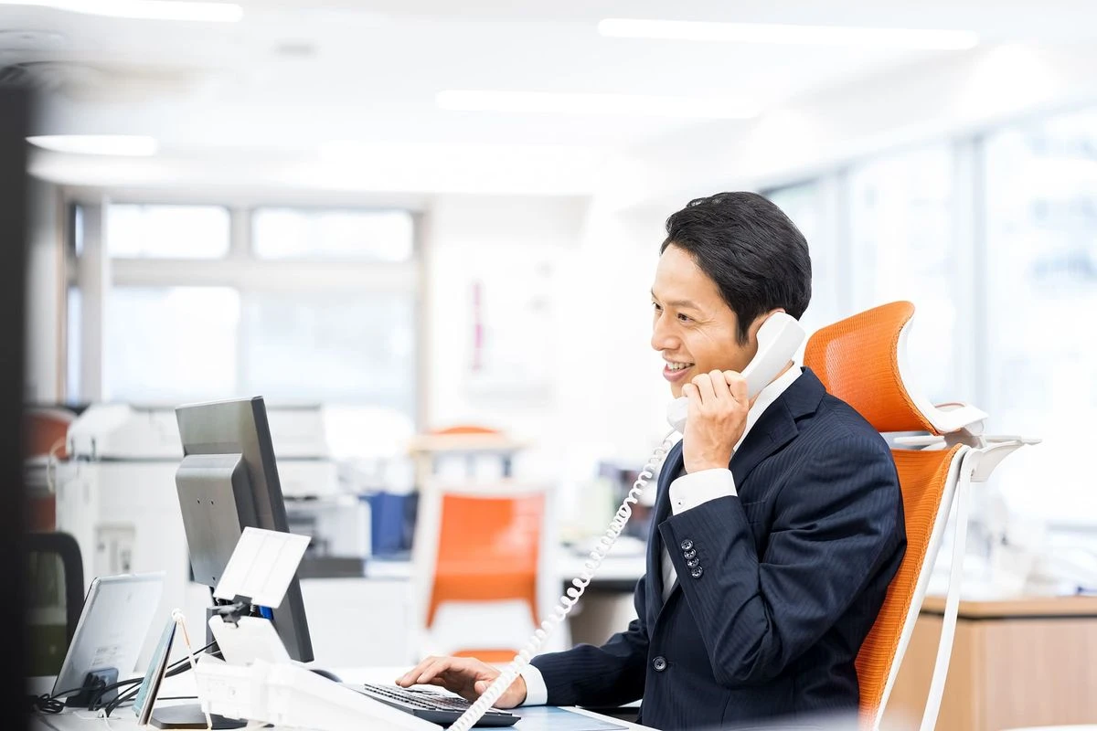内定を電話で通知するイメージ