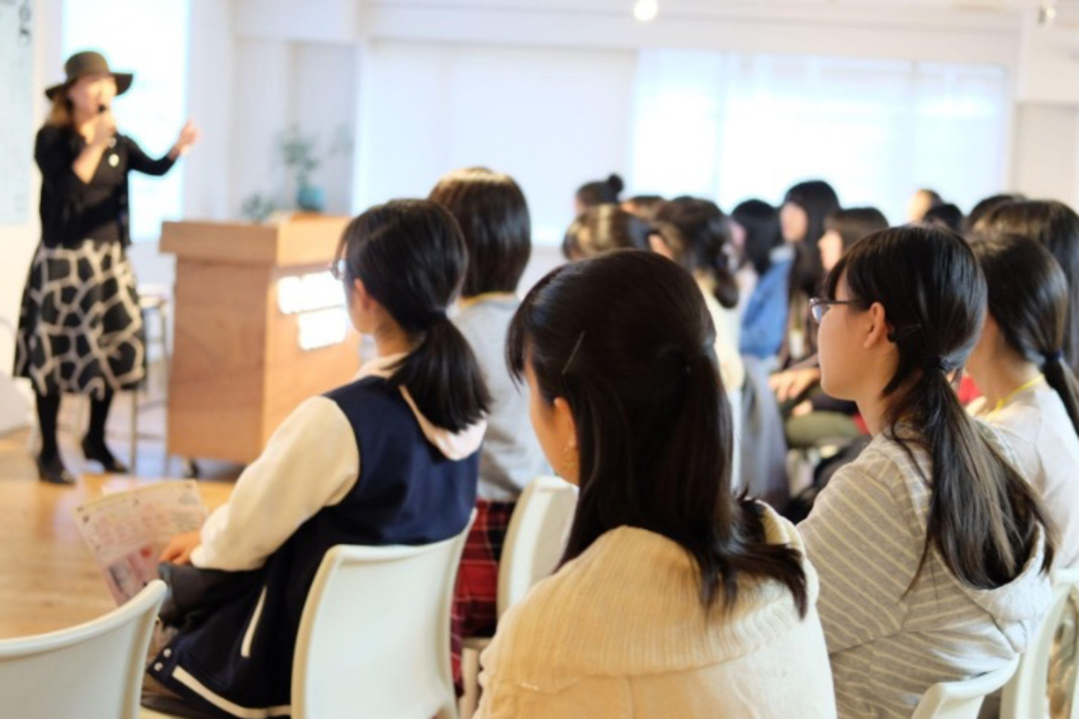 Waffleのイベントに参加する女子中高生