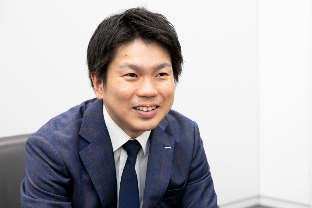 甲斐秀治氏