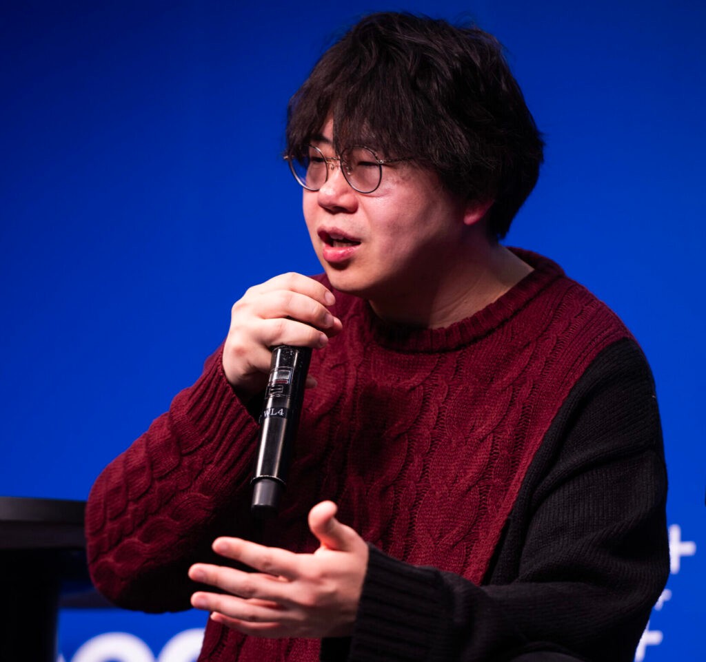マイクを持ったパーソルビジネスプロセスデザイン株式会社 陳 シェン 氏