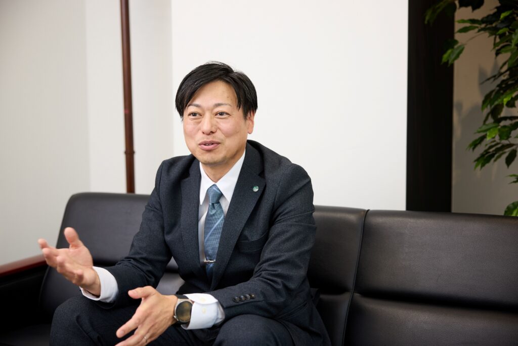 スギ薬局採用部部長新井氏