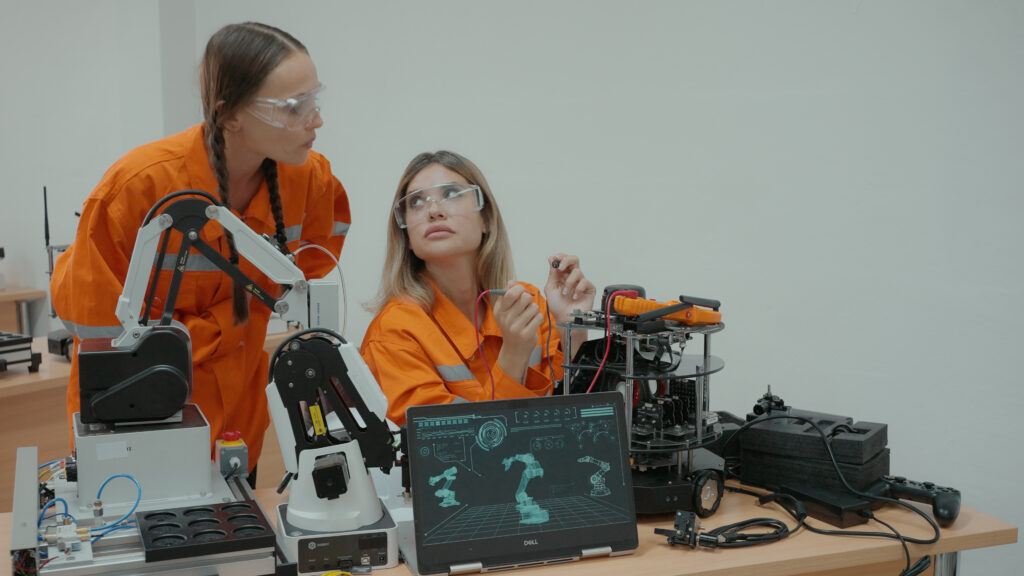 Ingenieure entwickeln und nutzen Roboter