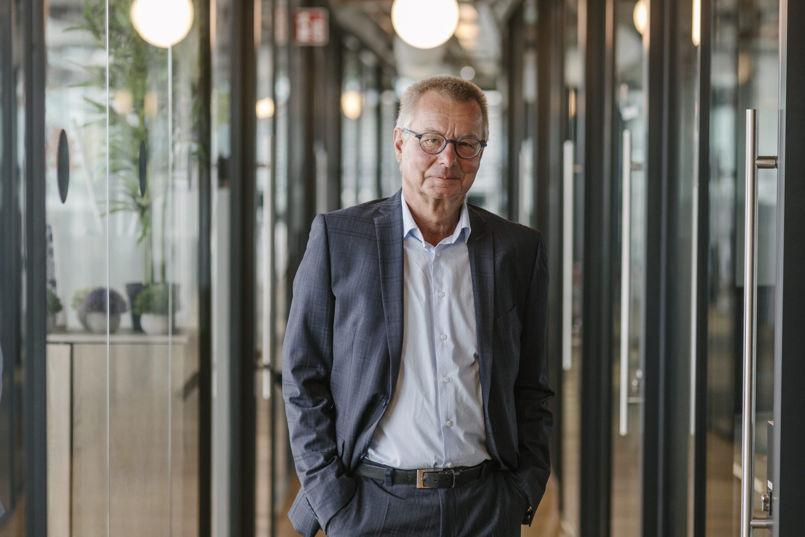 「オフィスの従業員」